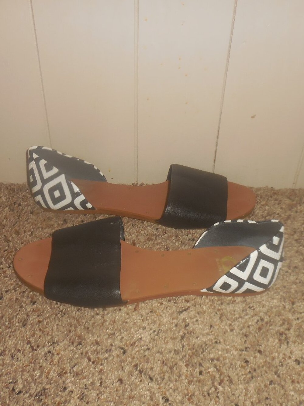 Gianni Bini Black White Slip on Sandals 8